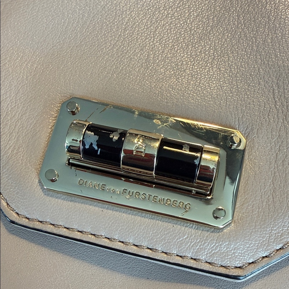Diane Von Furstenberg Elegant Beige Envelope Clutch purse wallet gray gold - Picture 2 of 9